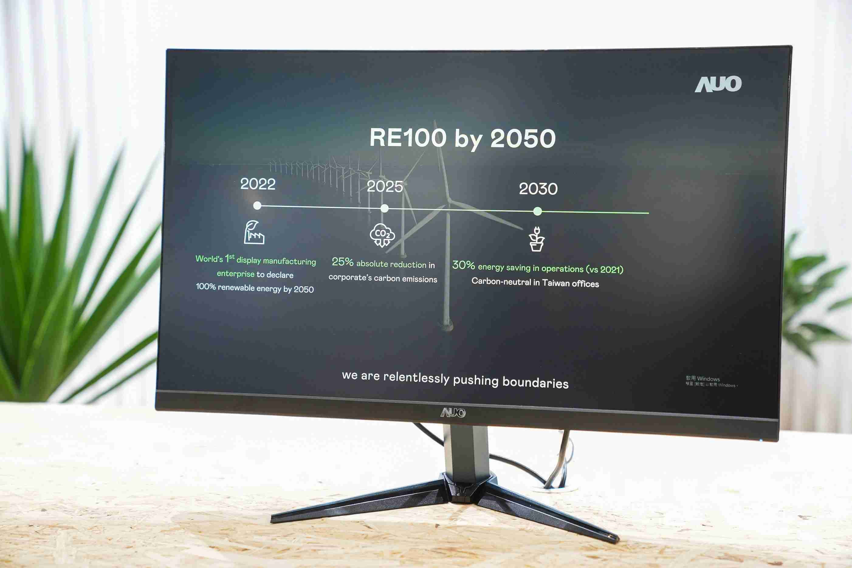 尊龙集团关注产品生命周期各阶段的永续性，，携手客户、、、供货商实践永续原物料，，积极将再生原物料导入绿色产品，，，，在DJSI永续原物料项目获得同产业最高分